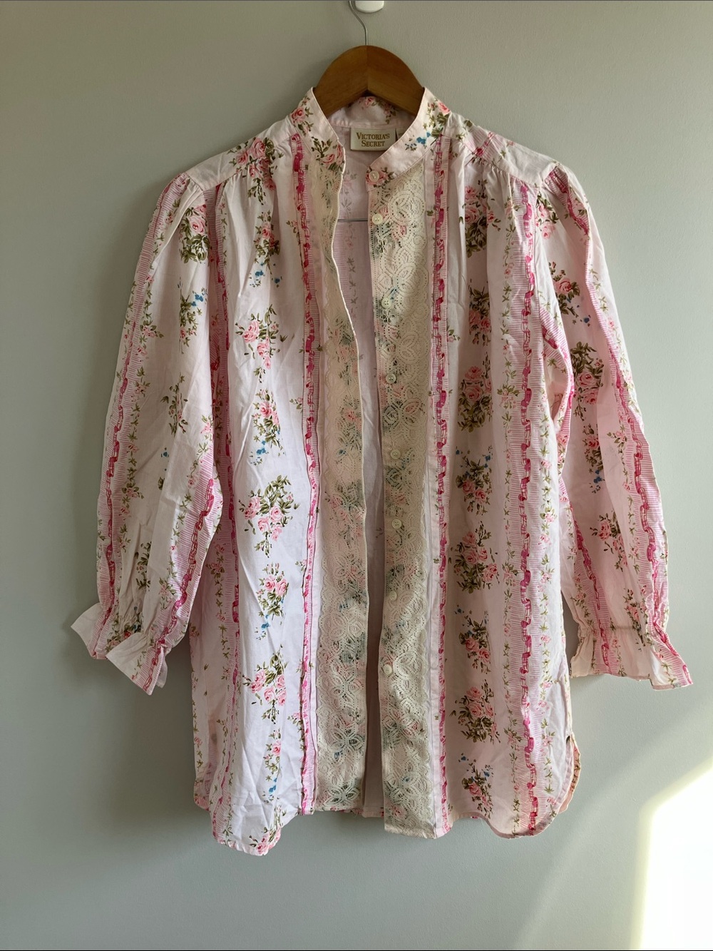 Vintage Y2K Gold Label Victoria’s Secret Pink Floral Lace-Trim Button-Up Blouse
